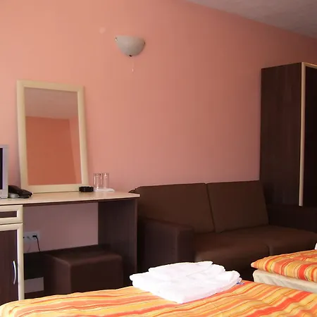 Hotell Kestenite Family 3*